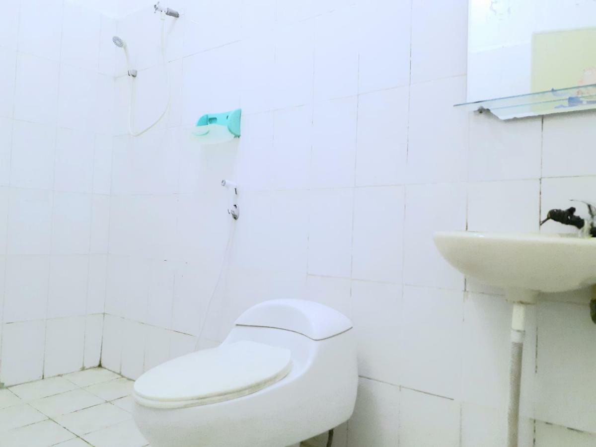 Almira Homestay Near Airport Jambi Εξωτερικό φωτογραφία